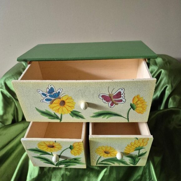 A delightful kitchen/whatever caddy for storage - Picture 5 of 5